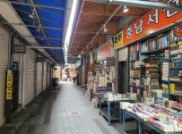 [르포] 보수동 책방골목, 미래유산 맞나요?…점주들 곧 사라질 유산 | 연합뉴스