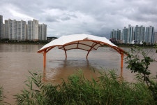 걸핏하면 침수, 파손…포항 형산강 둔치 야외물놀이장 어쩌나 | 연합뉴스