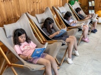 북캉스 오세요…칠곡 송정자연휴양림 작은 도서관 인기 | 연합뉴스
