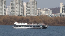 한강-경인아라뱃길에 유람선…여의도 선착장 | 연합뉴스