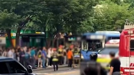 홍제역 정류장 하차 뒤 버스 아래 끼인 70대 여성 구조 | 연합뉴스