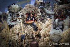 악귀를 쫓아라…불가리아 국제 가면극 축제 쿠케리 | 연합뉴스