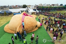 기네스북 오른 세상에서 가장 큰 곰 인형 | 연합뉴스