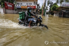 ′홍수 등 악천후 덮친 스리랑카′…10명 사망·22만명 피해 | 연합뉴스