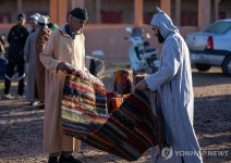 실로 엮은 예술…모로코 아이트 오우아우즈기트 카펫 페스테벌 | 연합뉴스