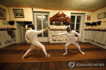 펜싱 종주국 프랑스, 스타워즈 '광선검' 정식종목 채택 | 연합뉴스