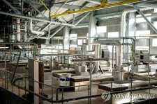 덴마크 도심 속 친환경 폐기물 에너지 발전소…옥상에는 스키장 | 연합뉴스