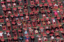 도심 요가…뉴욕 타임스퀘어 마음 힐링 프로젝트 | 연합뉴스