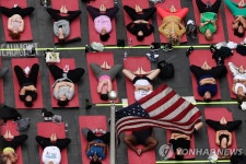 도심 요가…뉴욕 타임스퀘어 마음 힐링 프로젝트 | 연합뉴스