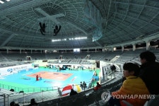 장충체육관 둘러보는 시민들 | 연합뉴스