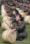 판소리 북 치는 35사단 장병들 | 연합뉴스