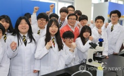 한국식품마이스터고등학교 방문한 이동필 장관 | 연합뉴스