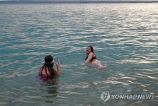 요르단 여행:둥둥 뜨는 사해 | 연합뉴스