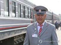 유라시아 친선특급 안드레이 투르노그 열차장 | 연합뉴스
