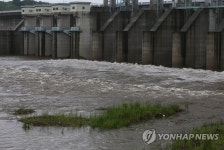 군남댐 수문 열고 임진강 방류 | 연합뉴스