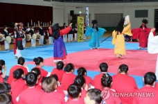 초등생들의 마당극 | 연합뉴스