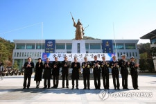 충무공 이순신 장군 동상 제막식 | 연합뉴스