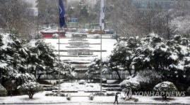 눈 내리는 정부과천청사 | 연합뉴스