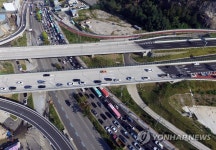 강남순환도로는 뻥뻥, 주변도로는 꽉꽉 | 연합뉴스