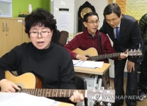 황 권한대행, 공공임대주택 사회복지관 방문 | 연합뉴스