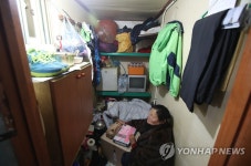 한평 남짓한 공간 속 쪽방촌 주민의 겨울나기 | 연합뉴스