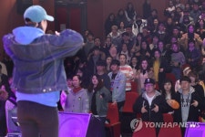 함께 배우는 신나는 K-POP 댄스 | 연합뉴스