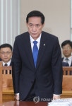 인사하는 송영무 국방부 장관 후보자 | 연합뉴스
