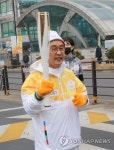 달리는 고양 구간 첫주자 | 연합뉴스