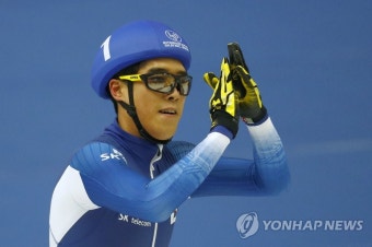 세계선수권 매스스타트 은메달 기뻐하는 엄천호 | 연합뉴스