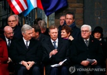벌지 대전투 75주년 행사 참석한 독일 대통령 | 연합뉴스