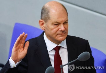 취임 선서하는 숄츠 독일 신임 총리 | 연합뉴스