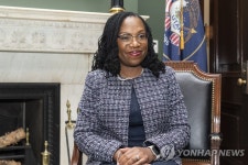 인준 청문회 앞두고 상원 찾은 잭슨 미 대법관 후보 | 연합뉴스