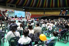 아쉽지만 실내체육관에서 | 연합뉴스