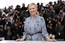 칸영화제서 포즈 취하는 배우 케이트 블란쳇 | 연합뉴스