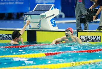 지유찬, 50m 자유형 결승 금메달 환호 | 연합뉴스