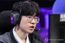 2세트 준비하는 제우스 최우제 | 연합뉴스