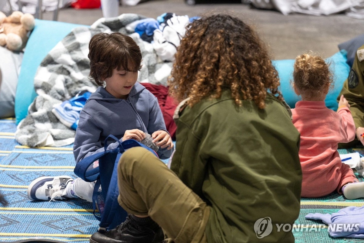 이스라엘과 하마스, 인질 3명 석방으로 휴전 협정 체결