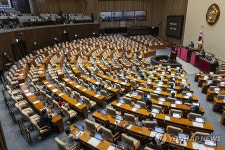 방송3법 무제한 토론, 비어있는 여당 좌석 | 연합뉴스