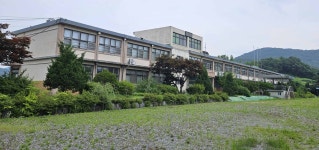 체험시설과 이색 캠핑장으로 속속 변모하는 파주 폐교들 | 연합뉴스