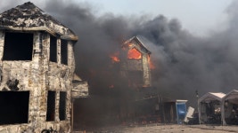 강원 강릉시 난곡동 산불…강풍타고 민가 확산 | 연합뉴스