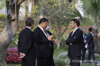 마크롱에 지극정성 시진핑, 2천km 떨어진 광저우서 2차회동 | 연합뉴스