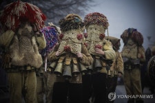 악귀를 쫓아라…불가리아 국제 가면극 축제 쿠케리 | 연합뉴스