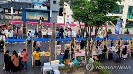 핫한 강릉 월화거리 쏘맥·누들축제 등 행사 풍성 | 연합뉴스