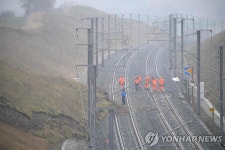 시속 270km로 달리던 프랑스 테제베 탈선…21명 부상 | 연합뉴스