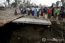 마을 초토화…미얀마·방글라데시 대형 사이클론 모카 상륙 | 연합뉴스
