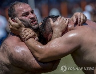 남자들의 끈적한 승부?…터키 오일 레슬링 | 연합뉴스