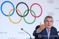 바흐 IOC 위원장 2032년 올림픽 개최지 내년에 결정 안 한다 | 연합뉴스