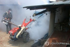 군장병 수해마을 방역 | 연합뉴스