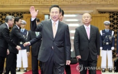 이 대통령 귀국 | 연합뉴스