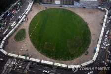 원천봉쇄된 시청광장 | 연합뉴스